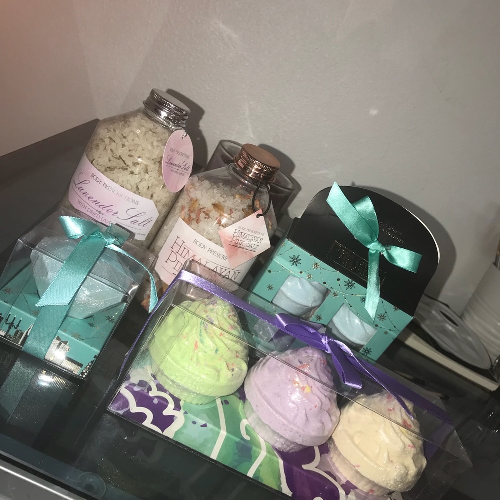 Bath salts and bath fizz’s package!